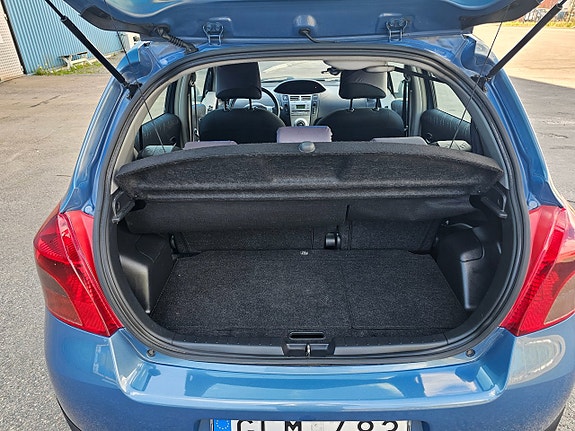 Toyota Yaris 8 of 16