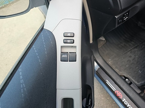 Toyota Yaris 16 of 16
