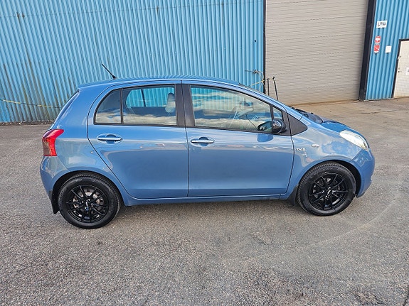 Toyota Yaris 3 of 16
