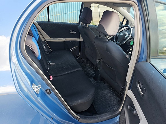 Toyota Yaris 10 of 16