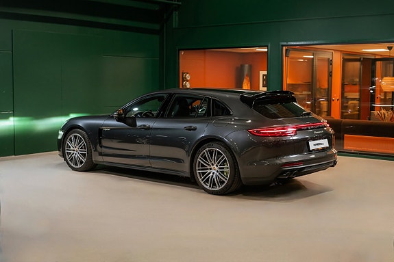Porsche Panamera 4 3 of 5