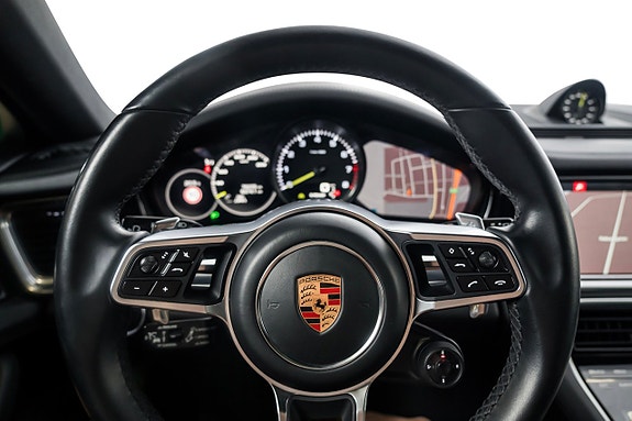 Porsche Panamera 4 15 of 27
