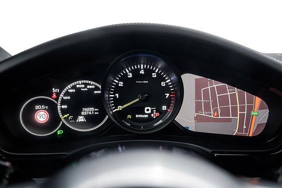 Porsche Panamera 4 16 of 27