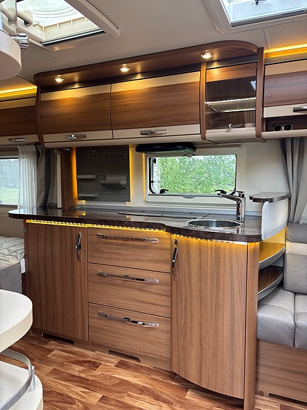 Knaus 580 UF Sudwind Exklusive Scandinavian Selection Alde Mover 2 of 8