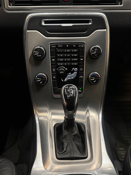 Volvo V70 12 of 19