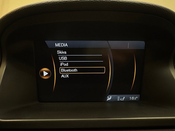 Volvo V70 15 of 19