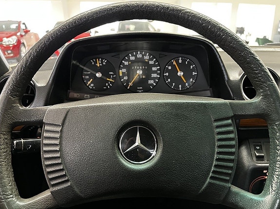 Mercedes-Benz 280 21 of 25