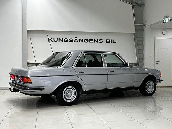 Mercedes-Benz 280 9 of 25