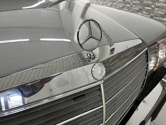 Mercedes-Benz 280 22 of 25
