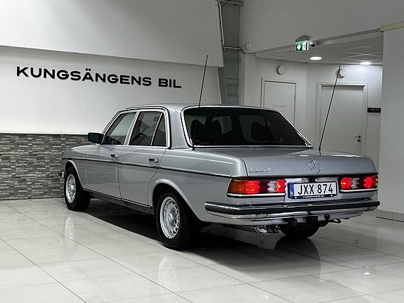 Mercedes-Benz 280 8 of 25