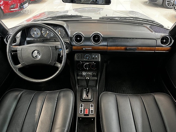 Mercedes-Benz 280 14 of 25