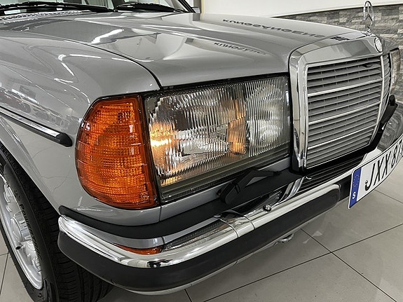 Mercedes-Benz 280 10 of 25