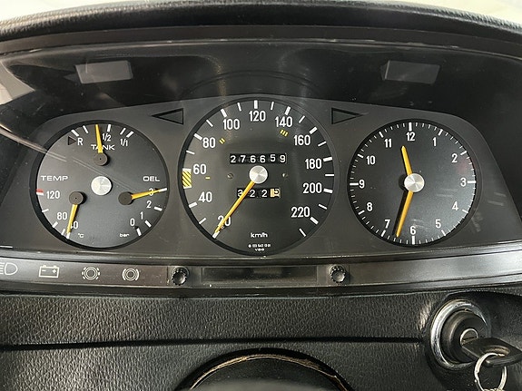 Mercedes-Benz 280 20 of 25