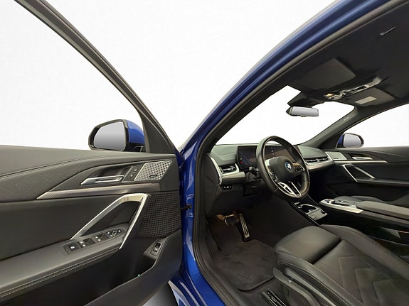BMW iX2 11 of 30