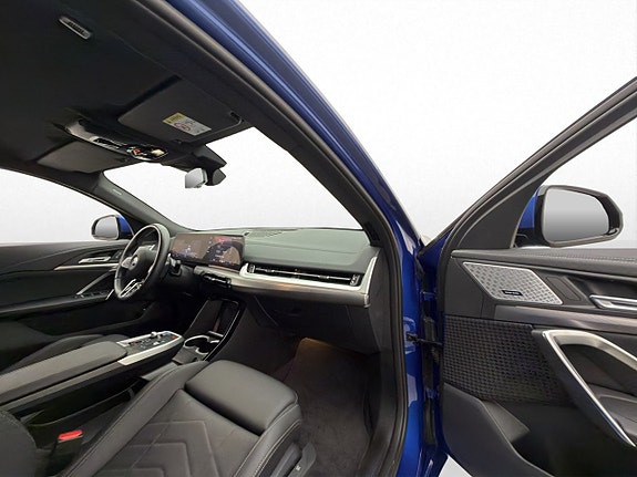 BMW iX2 25 of 30
