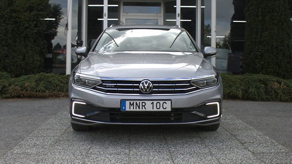Volkswagen Passat 2 of 5