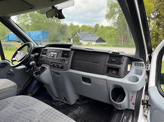 Ford Transit 13 of 19