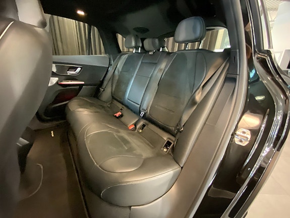 Mercedes-Benz EQE500 SUV 7 of 30