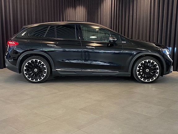Mercedes-Benz EQE500 SUV 11 of 30
