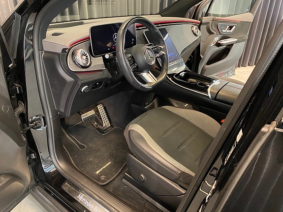 Mercedes-Benz EQE500 SUV 24 of 30