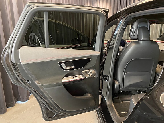 Mercedes-Benz EQE500 SUV 29 of 30