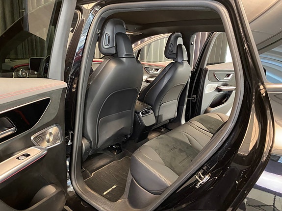 Mercedes-Benz EQE500 SUV 28 of 30