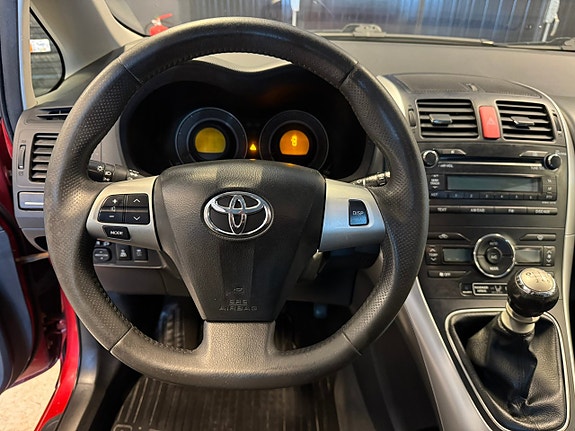 Toyota Auris 11 of 14