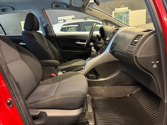 Toyota Auris 6 of 14