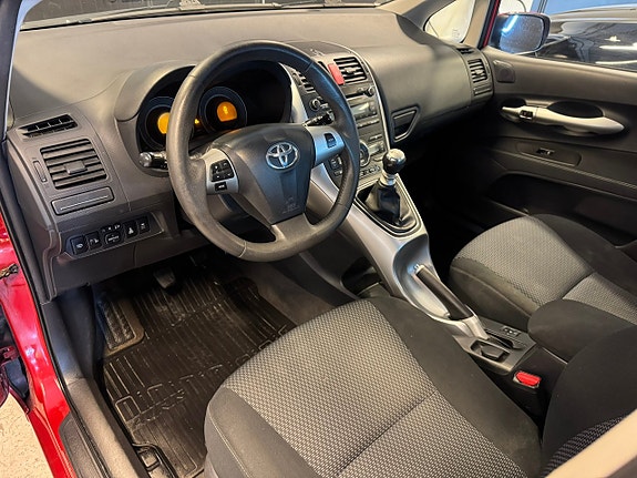 Toyota Auris 4 of 14