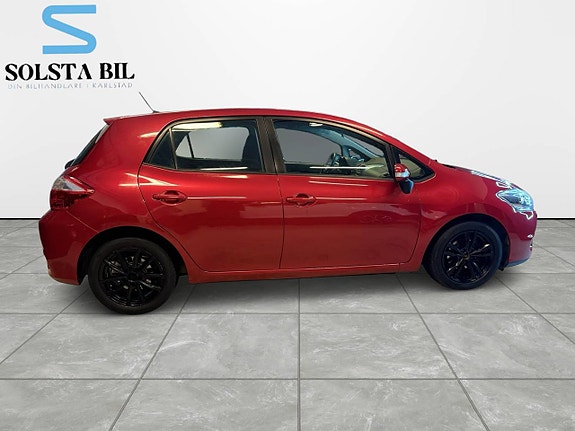 Toyota Auris 2 of 14