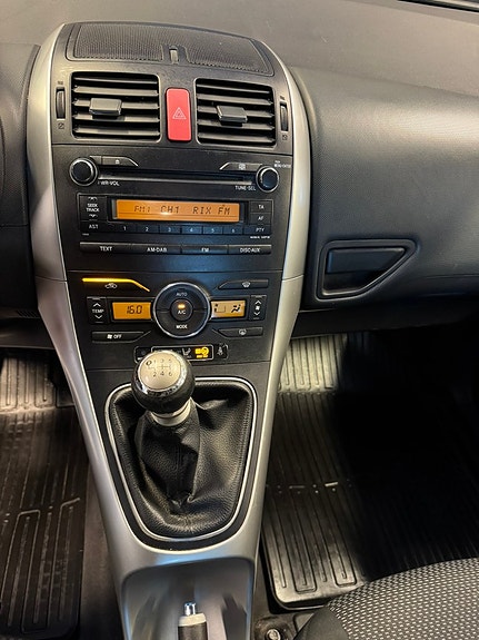 Toyota Auris 12 of 14