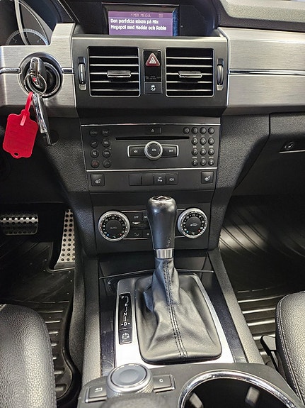 Mercedes-Benz GLK220 22 of 24
