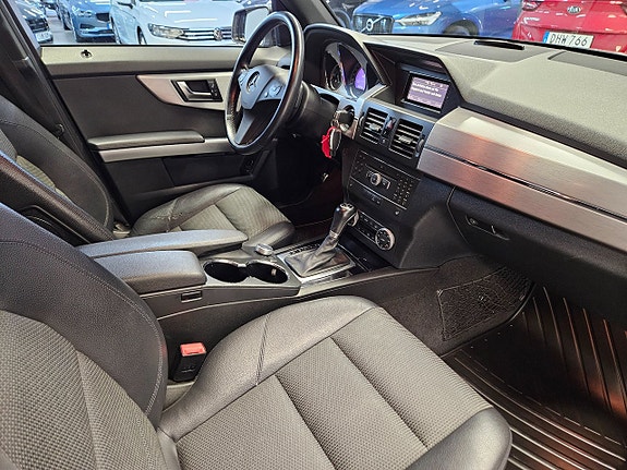 Mercedes-Benz GLK220 12 of 24