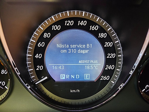 Mercedes-Benz GLK220 21 of 24