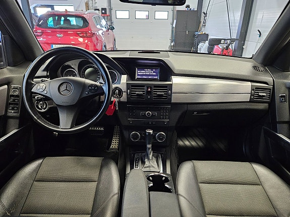 Mercedes-Benz GLK220 10 of 24