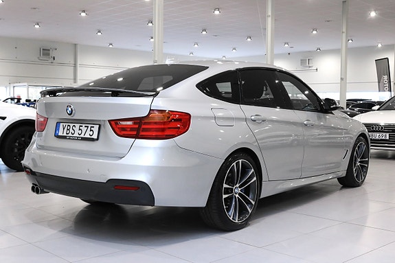 BMW 330d 3 of 5