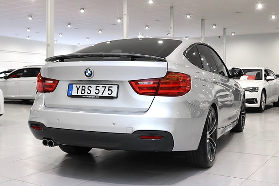 BMW 330d 4 of 5