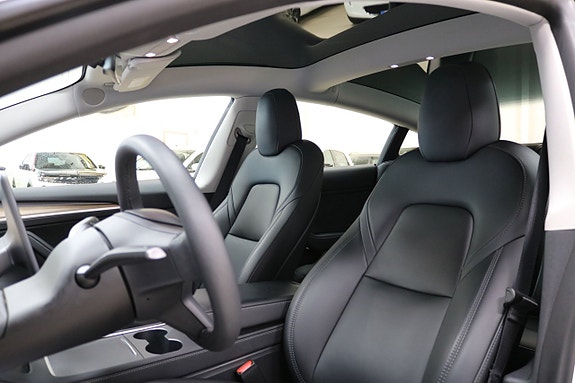 Tesla Model 3 17 of 21