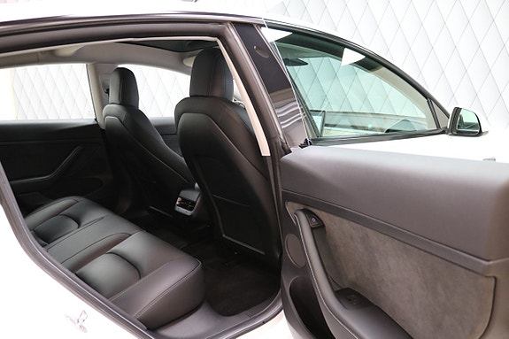 Tesla Model 3 18 of 21