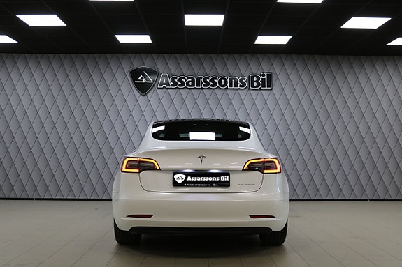 Tesla Model 3 4 of 5