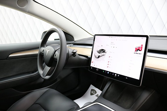 Tesla Model 3 7 of 21