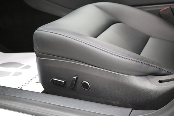 Tesla Model 3 21 of 21