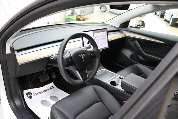 Tesla Model 3 6 of 21