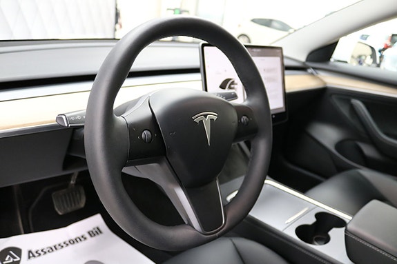 Tesla Model 3 16 of 21