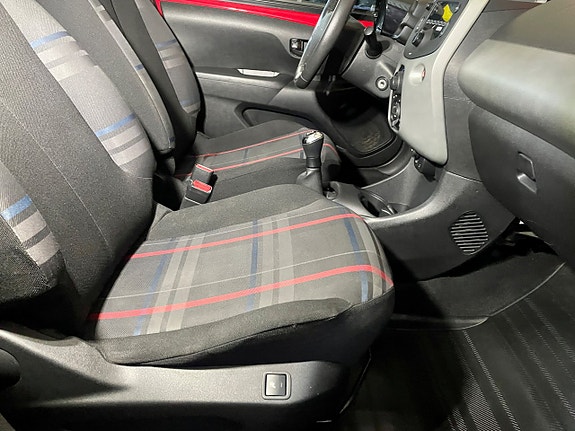 Peugeot 108 11 of 14