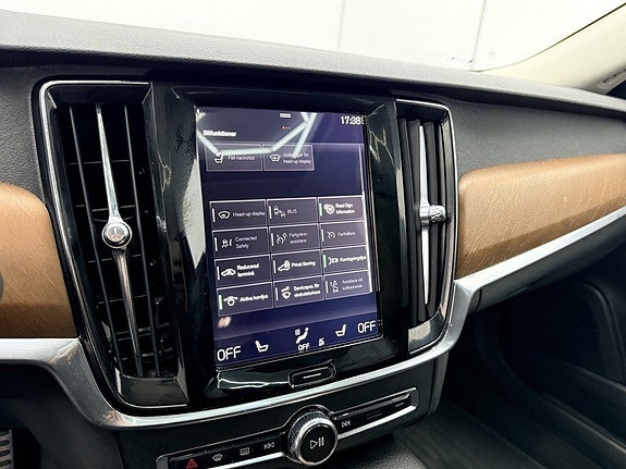 Volvo S90 23 of 25