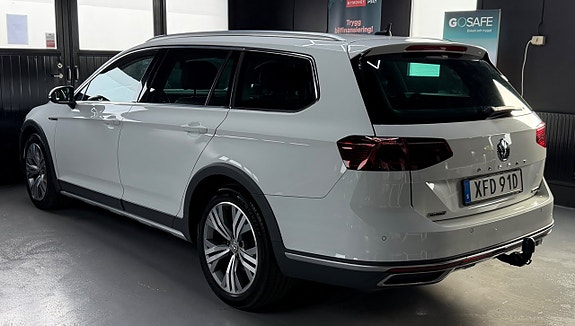 Volkswagen Passat Alltrack 3 of 5