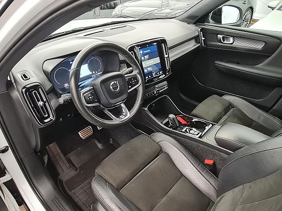 Volvo XC40 18 of 22