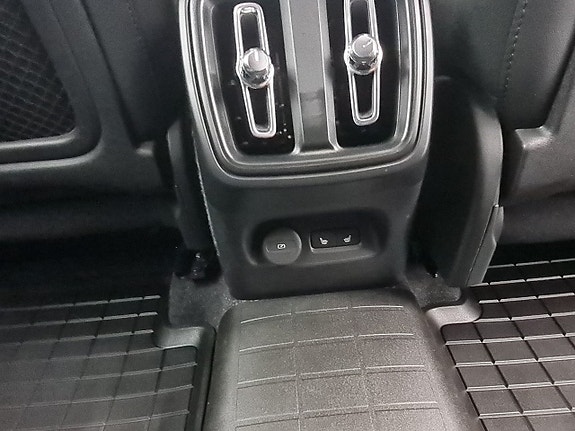 Volvo XC40 16 of 22