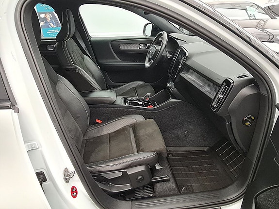 Volvo XC40 13 of 22